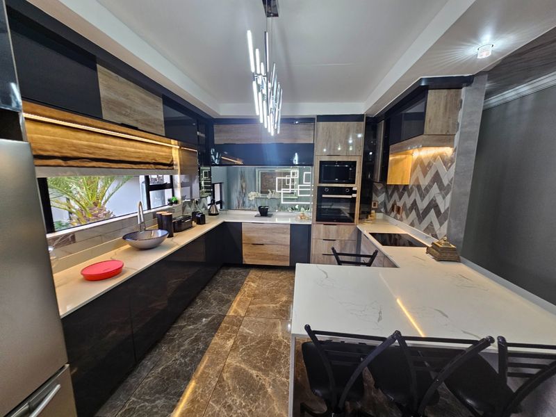 Ultra Modern 7 Bedroom 5 Bathroom House for Sale in Raslouw  - Photo 8
