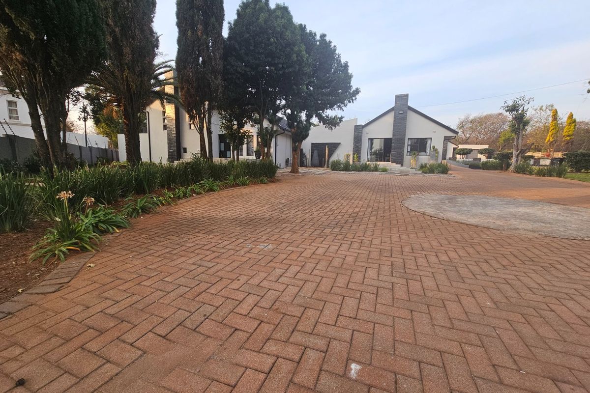 Ultra Modern 7 Bedroom 5 Bathroom House for Sale in Raslouw  - Photo 2