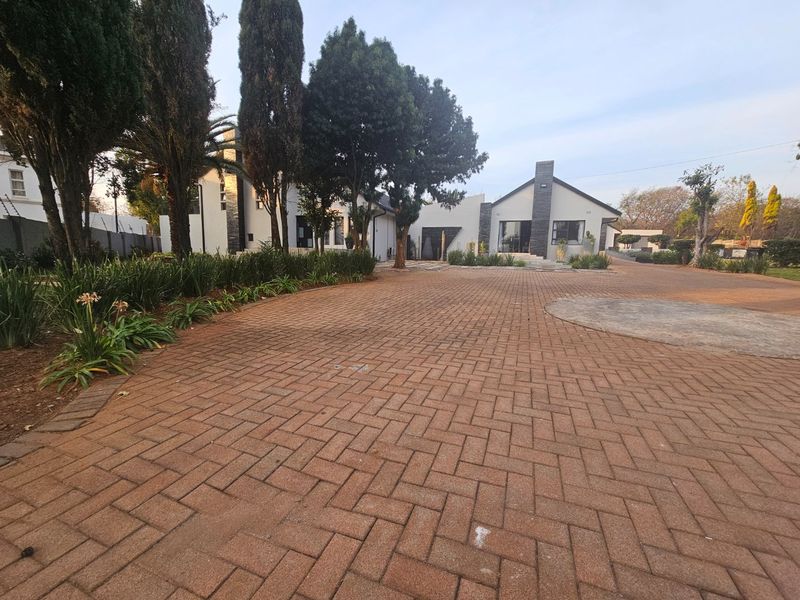 Ultra Modern 7 Bedroom 5 Bathroom House for Sale in Raslouw  - Photo 2