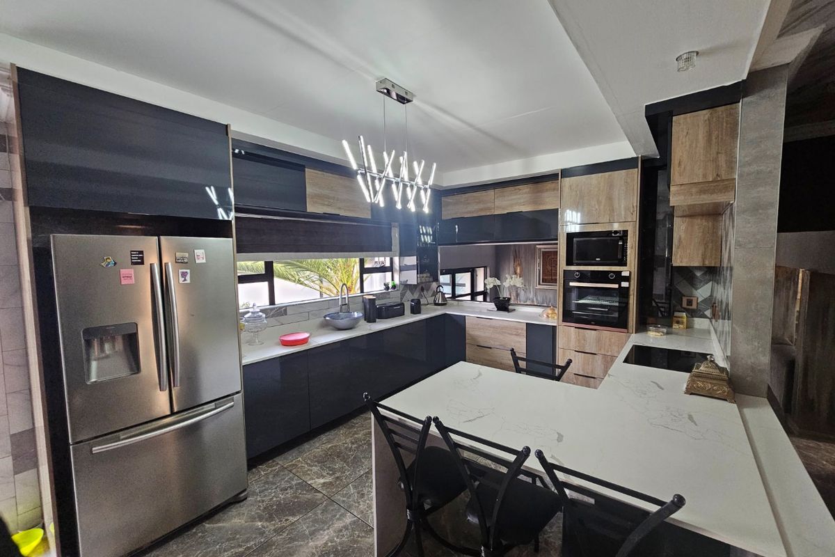 Ultra Modern 7 Bedroom 5 Bathroom House for Sale in Raslouw  - Photo 4