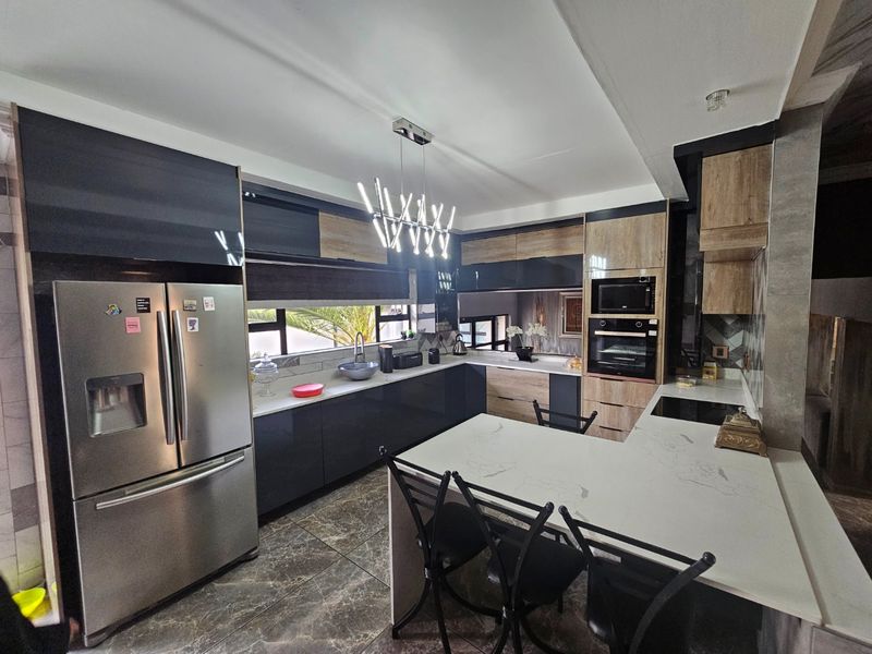 Ultra Modern 7 Bedroom 5 Bathroom House for Sale in Raslouw  - Photo 4
