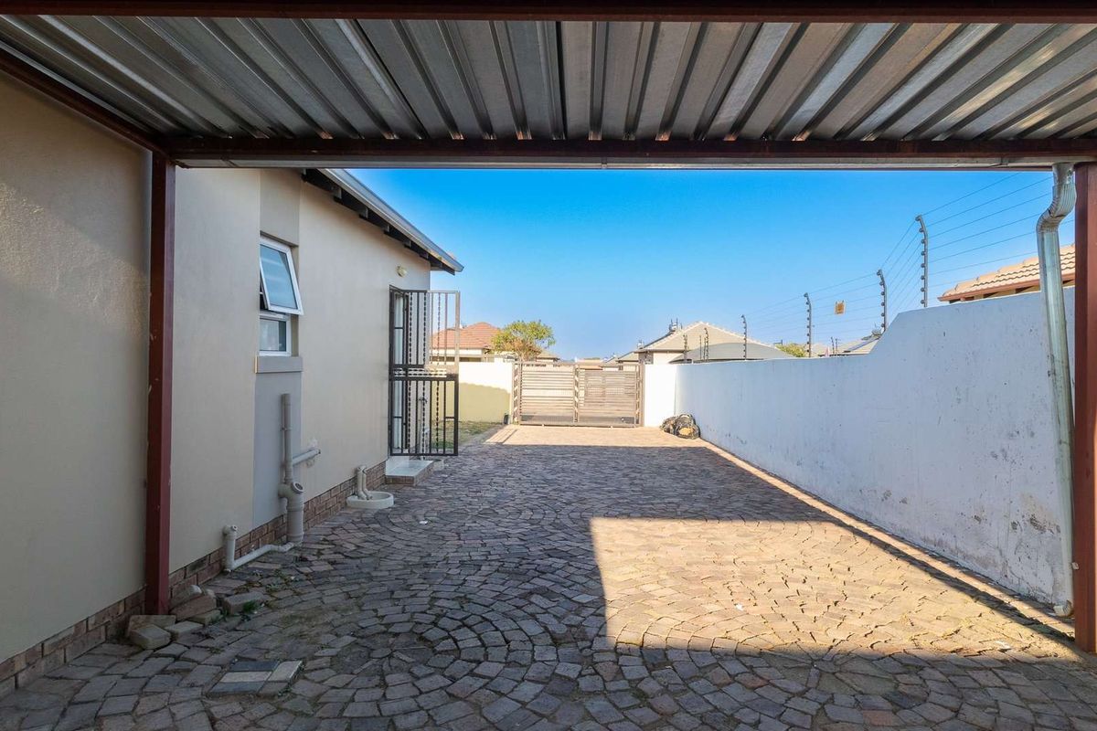 Charming 2-bedroom Home -Secure Convenient & Move-in Ready - Photo 4