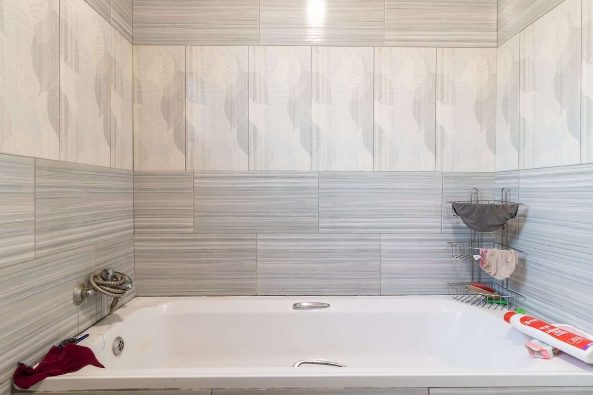 Charming 2-bedroom Home -Secure Convenient & Move-in Ready - Photo 5