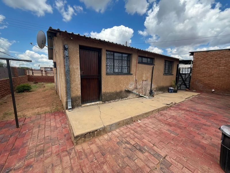 2 bedroom house Soshanguve -F - Photo 5