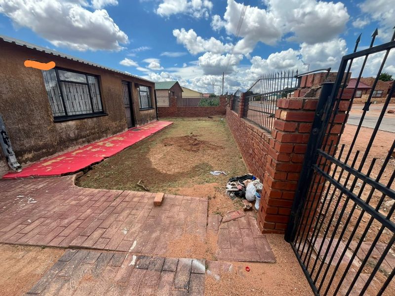 2 bedroom house Soshanguve -F - Photo 2