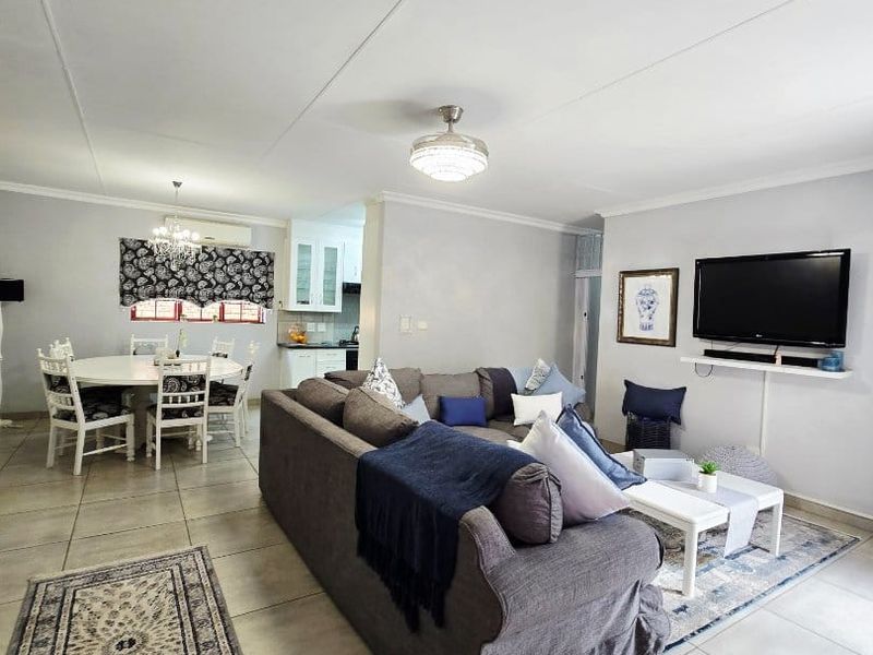 Beautiful Full-Title Townhouse in Secure Complex – Move-In Ready! - Photo 10