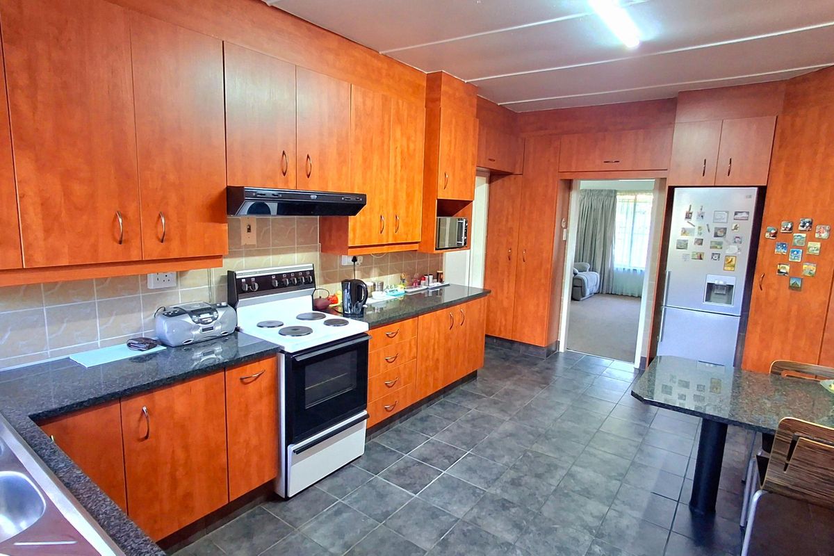 Beautiful 4-Bedroom Move-In Ready Family Home in Prime Sasolburg Location for buyers                                                                                                                 - Photo 3