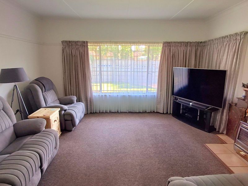 Beautiful 4-Bedroom Move-In Ready Family Home in Prime Sasolburg Location for buyers                                                                                                                 - Photo 2