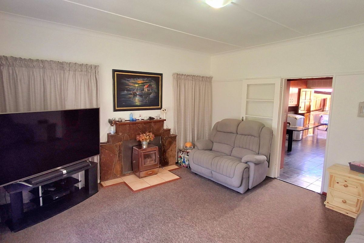 Beautiful 4-Bedroom Move-In Ready Family Home in Prime Sasolburg Location for buyers                                                                                                                 - Photo 4
