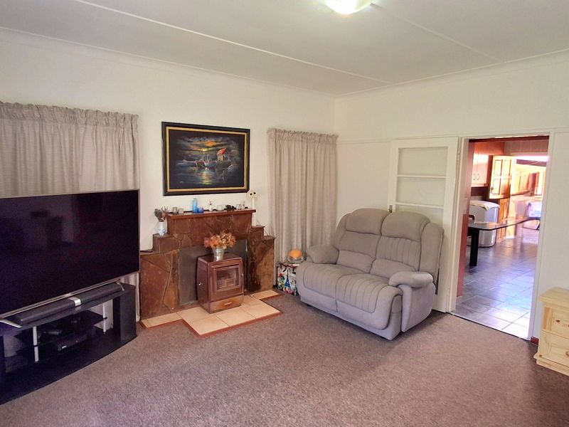 Beautiful 4-Bedroom Move-In Ready Family Home in Prime Sasolburg Location for buyers                                                                                                                 - Photo 4