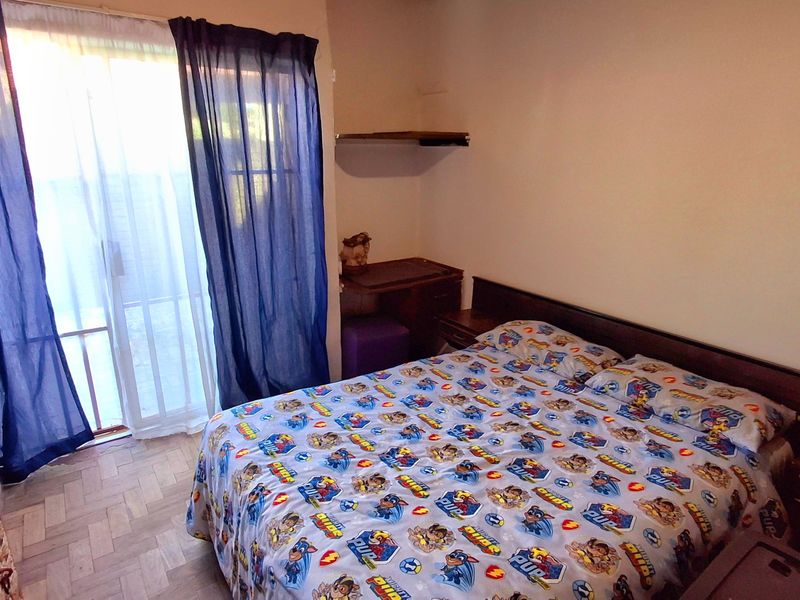 Conveniently Located 3-Bedroom Property – Walk to Schools & Town Centre - Photo 9