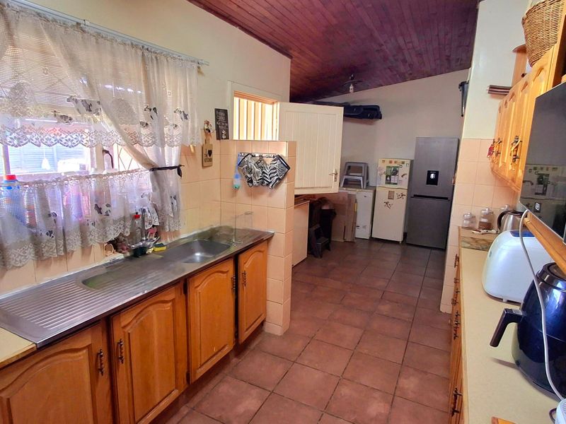 Conveniently Located 3-Bedroom Property – Walk to Schools & Town Centre - Photo 5