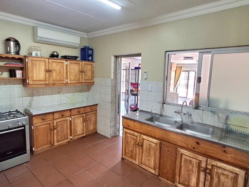 Family Home Close to Schools & Shopping Centre – With Solar Inverter System - Photo 4