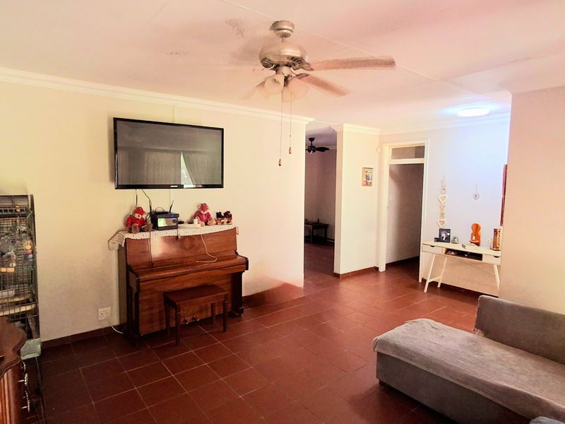 Family Home Close to Schools & Shopping Centre – With Solar Inverter System - Photo 2