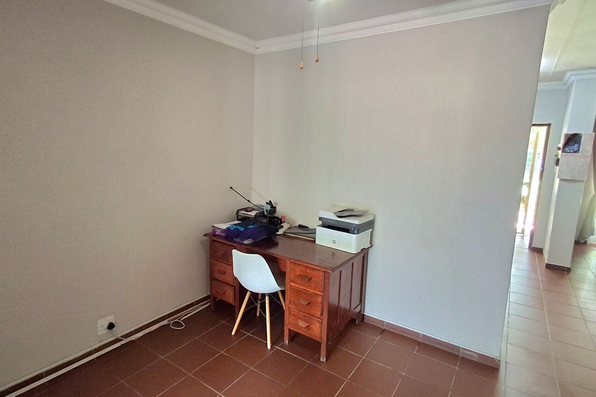 Family Home Close to Schools & Shopping Centre – With Solar Inverter System - Photo 5