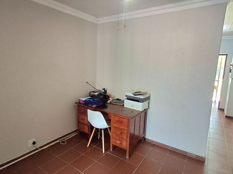 Family Home Close to Schools & Shopping Centre – With Solar Inverter System - Photo 5