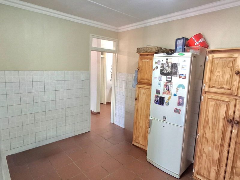 Family Home Close to Schools & Shopping Centre – With Solar Inverter System - Photo 6