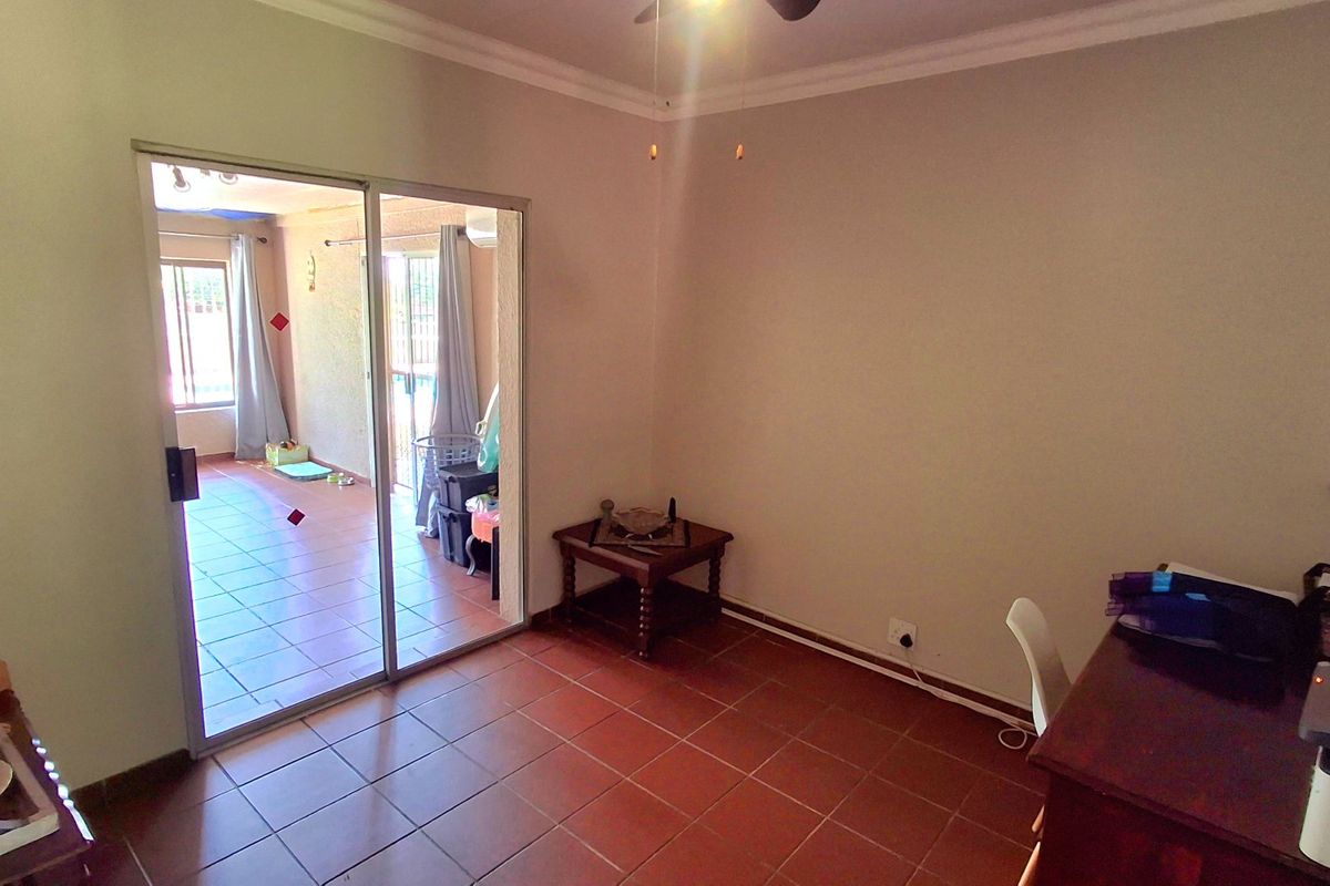 Family Home Close to Schools & Shopping Centre – With Solar Inverter System - Photo 3