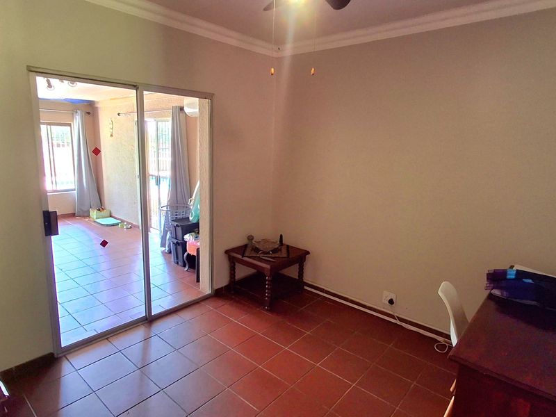 Family Home Close to Schools & Shopping Centre – With Solar Inverter System - Photo 3