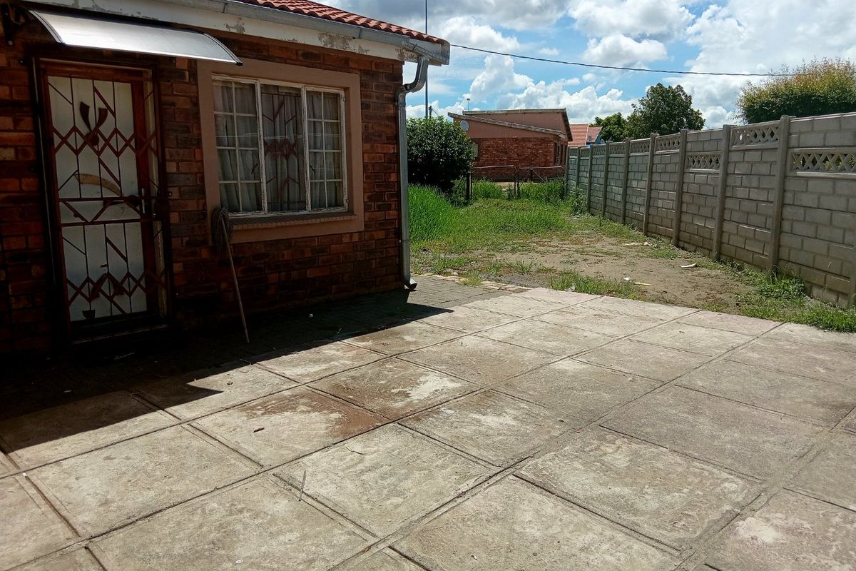 3 Bedroom Housse  - Photo 4
