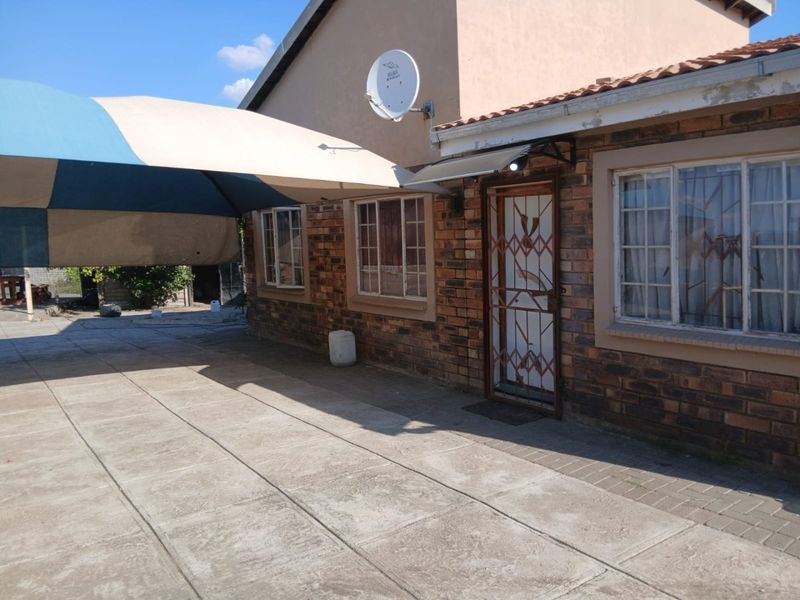 3 Bedroom Housse  - Photo 1