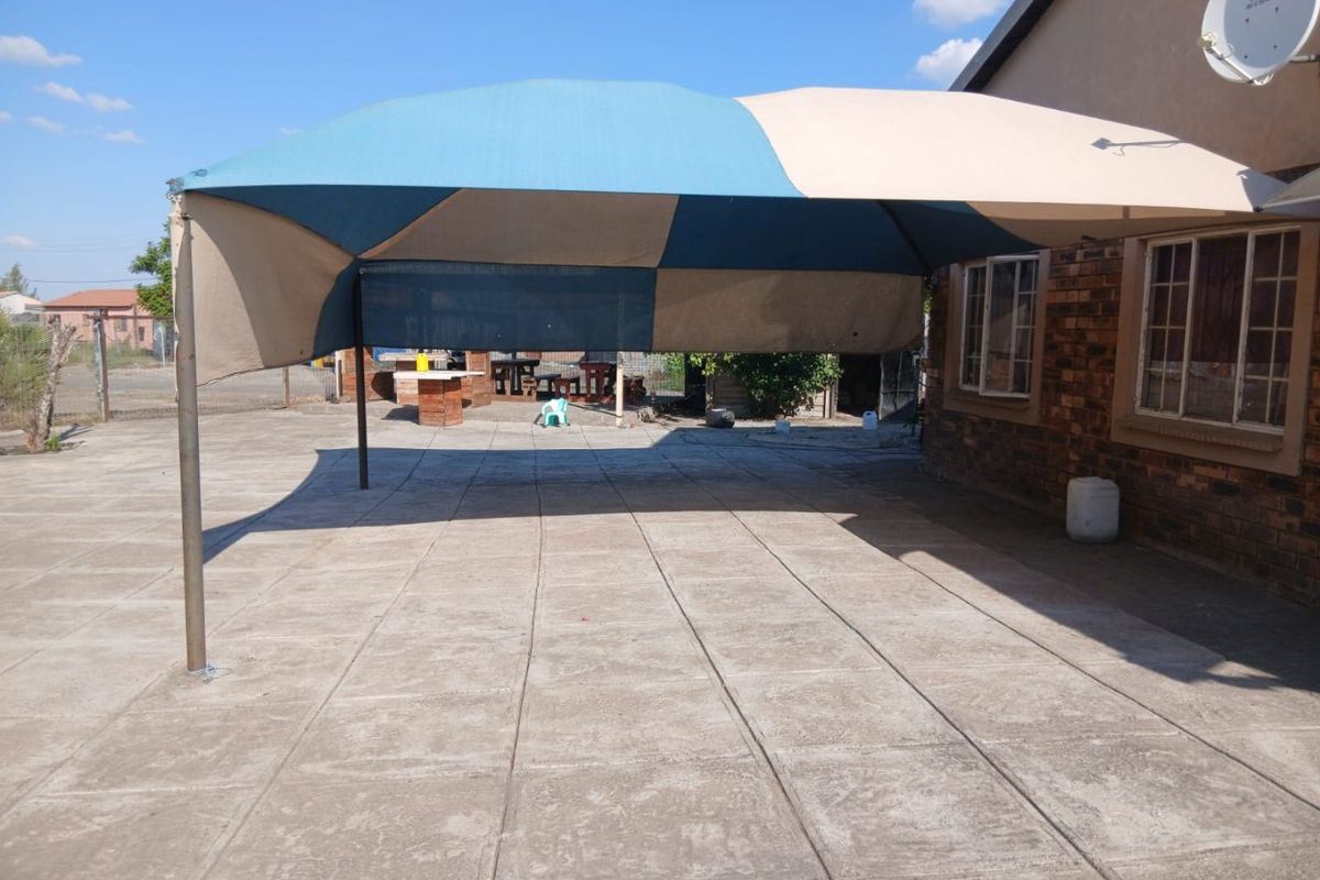3 Bedroom Housse  - Photo 2