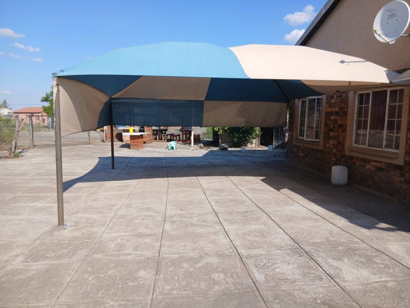 3 Bedroom Housse  - Photo 2