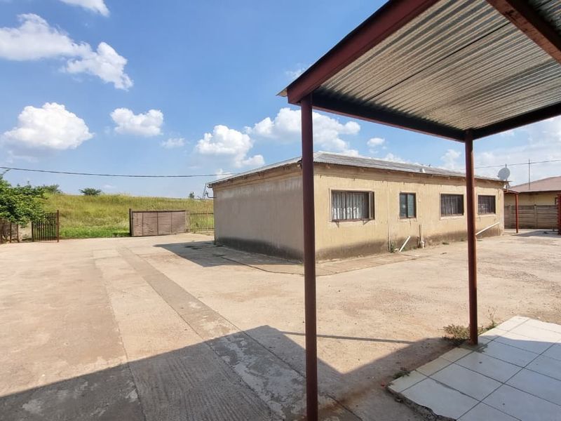 Home with endless possiblities  - Photo 4