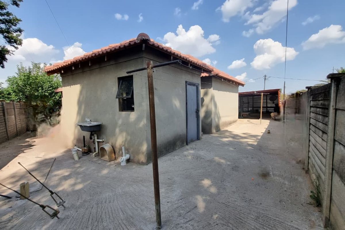 Home with endless possiblities  - Photo 5