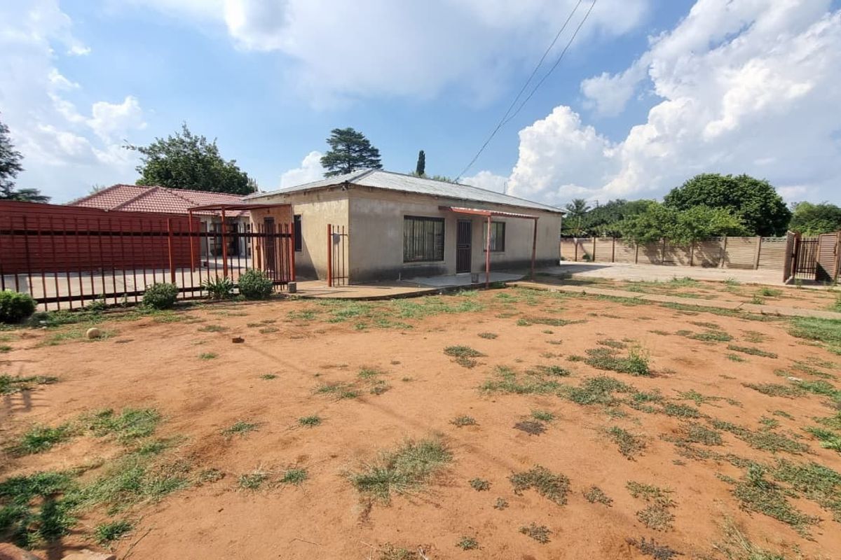 Home with endless possiblities  - Photo 2