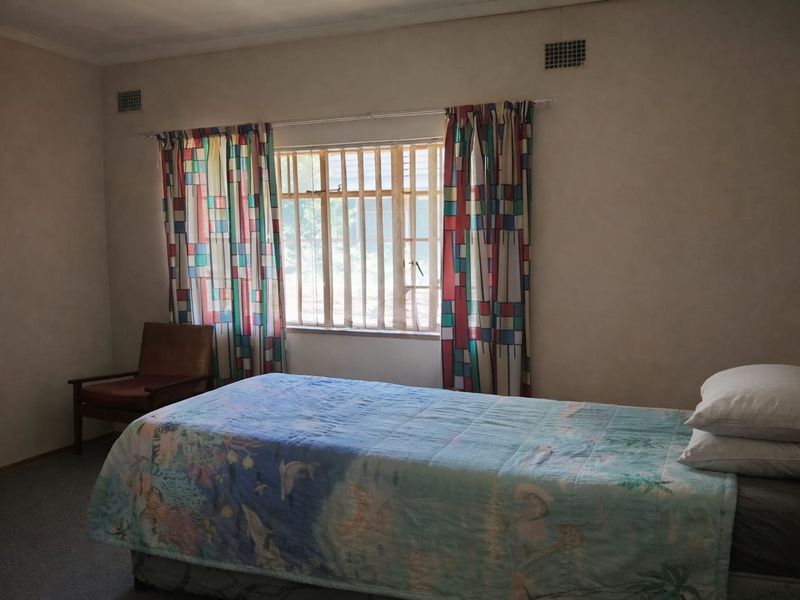 Spacious family home with large yard - Photo 9