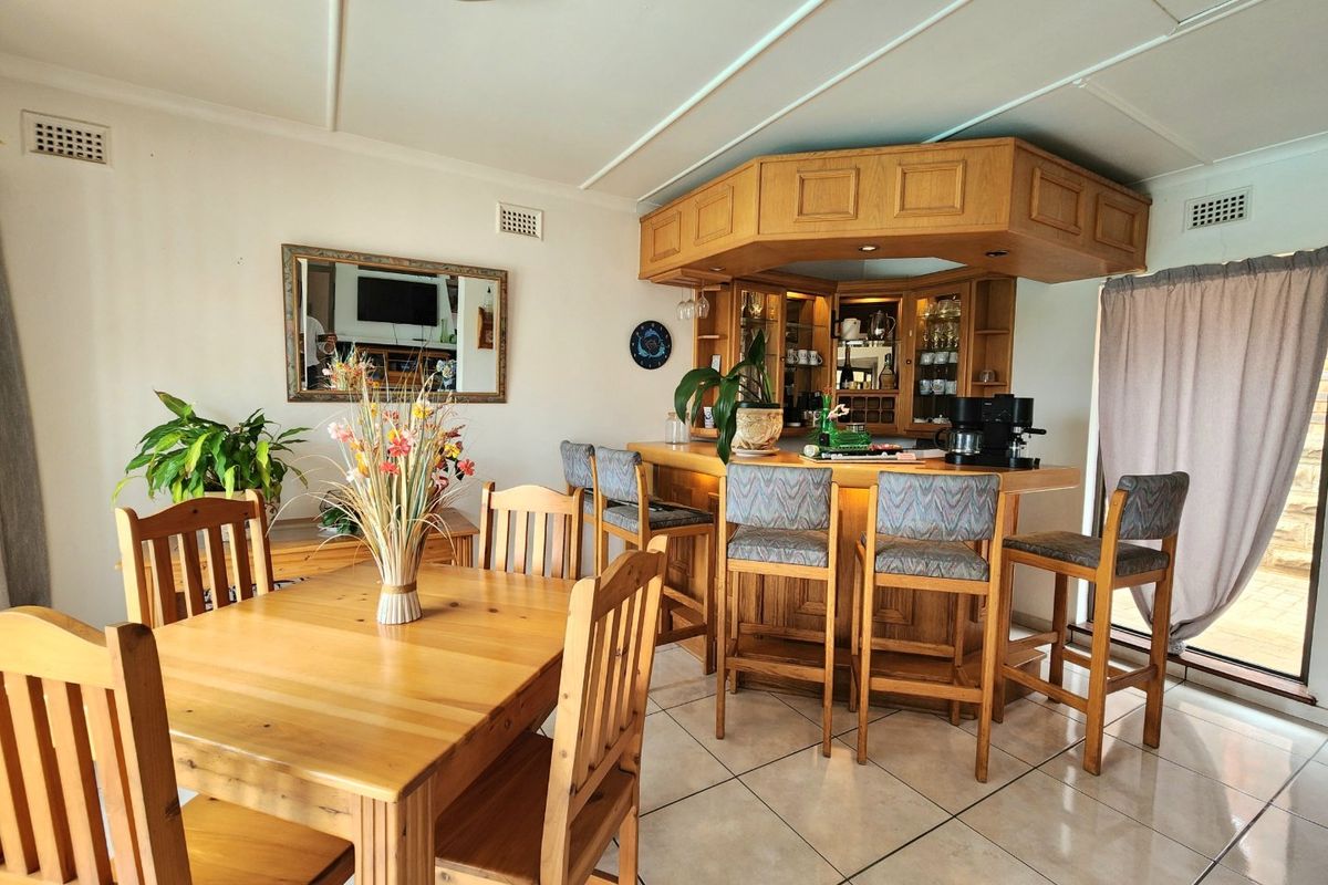 Stunning Family Home with 3 flatlets - Photo 3