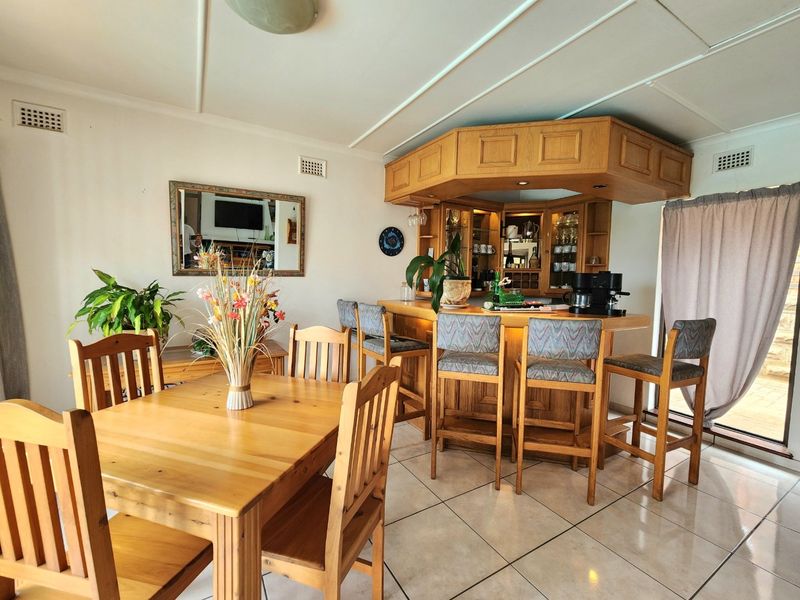 Stunning Family Home with 3 flatlets - Photo 3