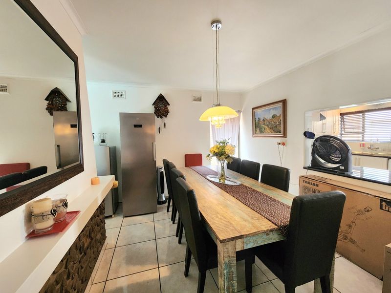 Stunning Family Home with 3 flatlets - Photo 5