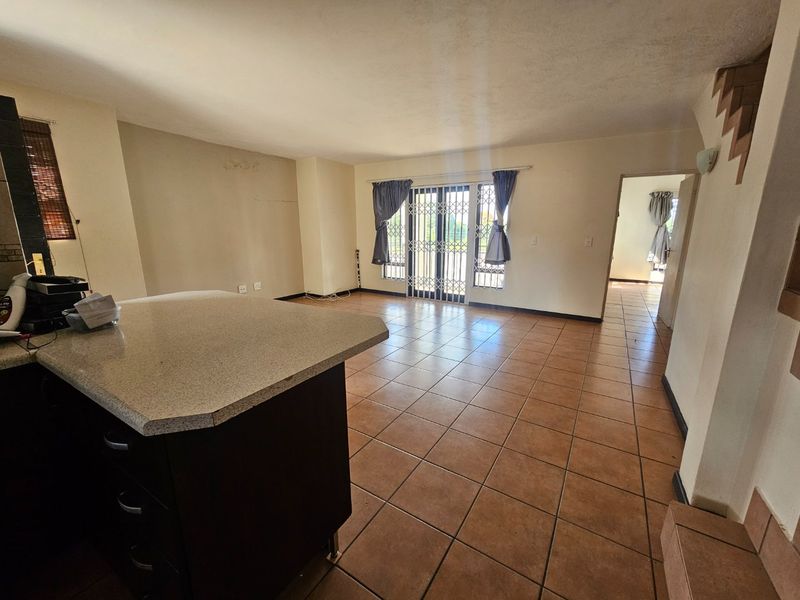 Family Home, Safe Complex, Centrally Located - Photo 5