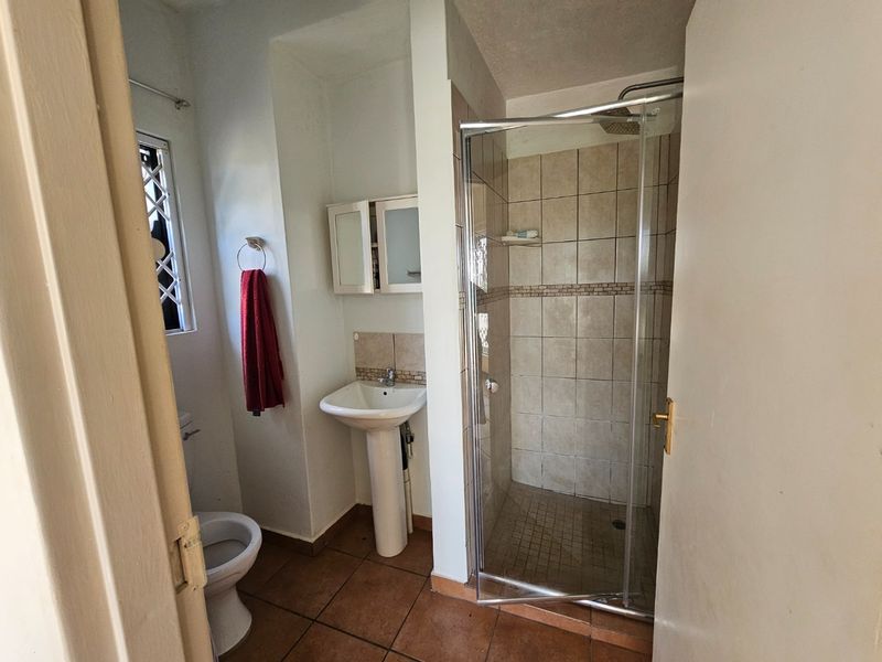 Family Home, Safe Complex, Centrally Located - Photo 7