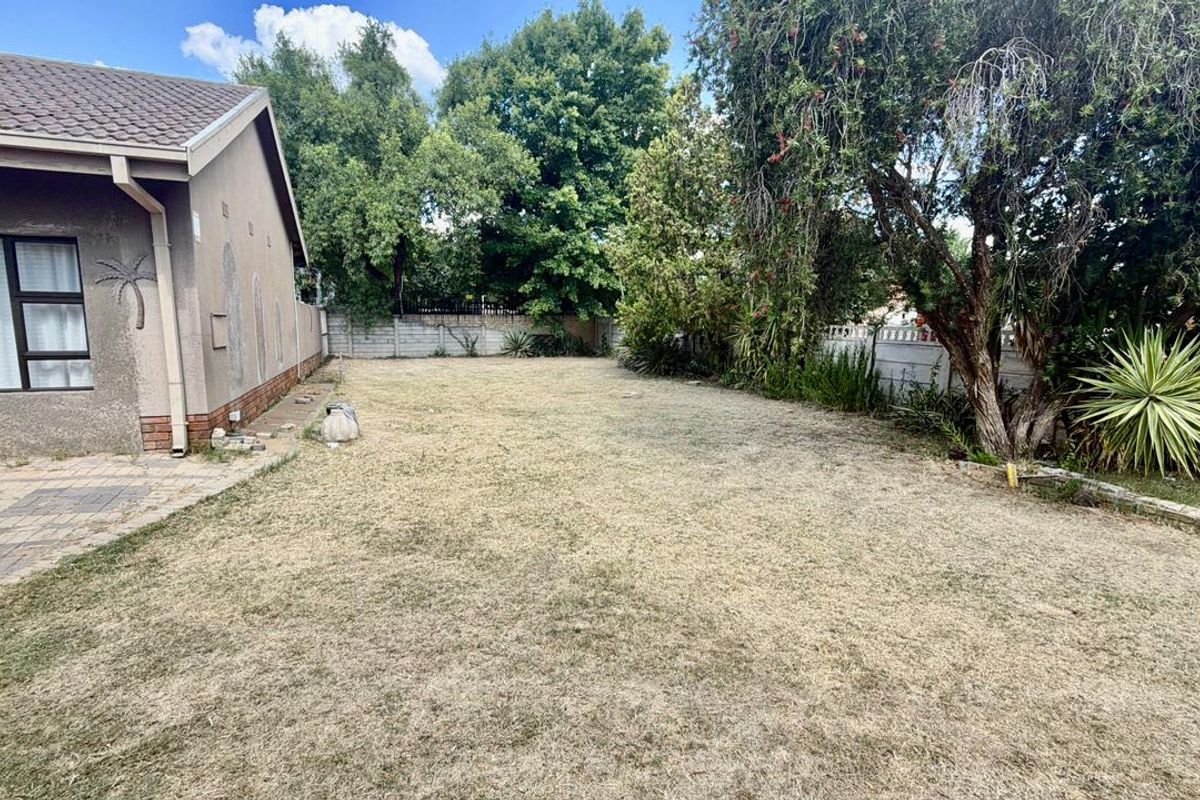 3 Bedroom House For Sale in La Hoff - Photo 3