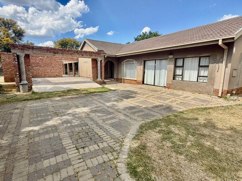Lovely family home for sale in La Hoff. - Photo 1