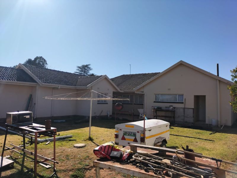 Charming Family Home in Meiringspark Ext 2 Close to Meiringspark Primary School - Photo 2