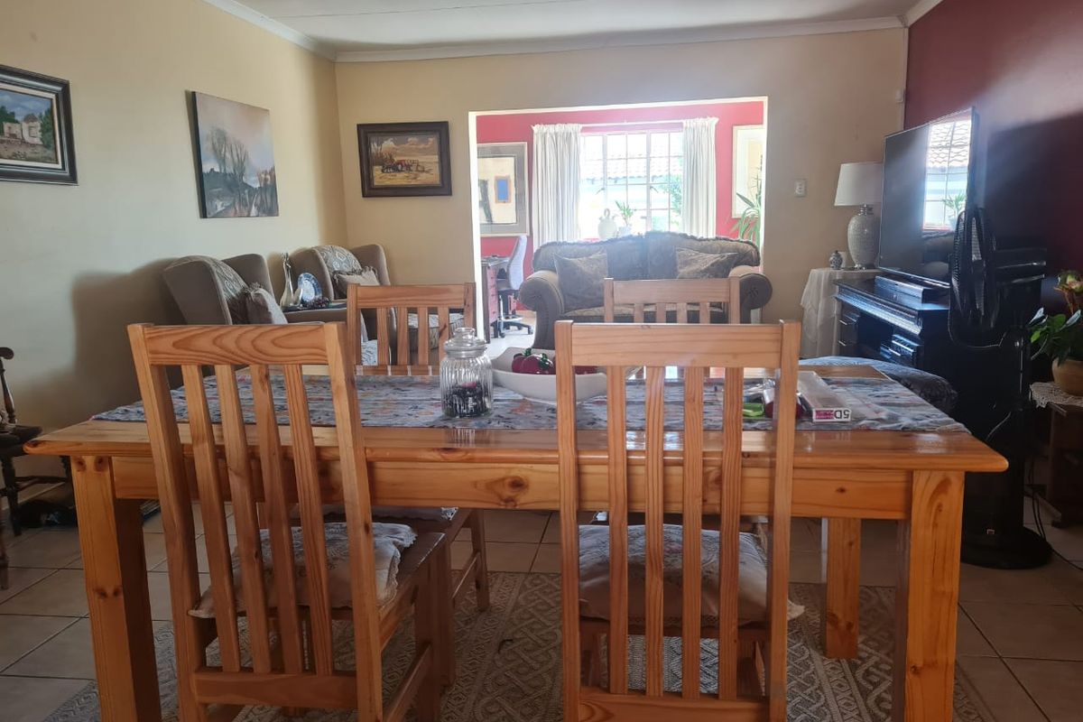 Elegant Full Title Townhouse in Meiringspark Extension 5 - Photo 4