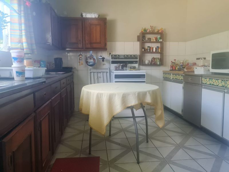 Stunning Family Home with Lush Garden and Exceptional Entertainment Space in Stilfontein Ext 4 - Photo 10