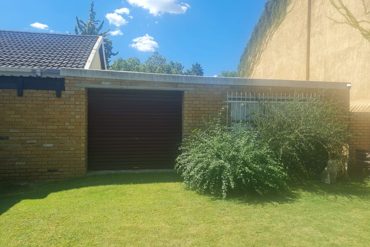 Stunning Family Home with Lush Garden and Exceptional Entertainment Space in Stilfontein Ext 4 - Photo 3