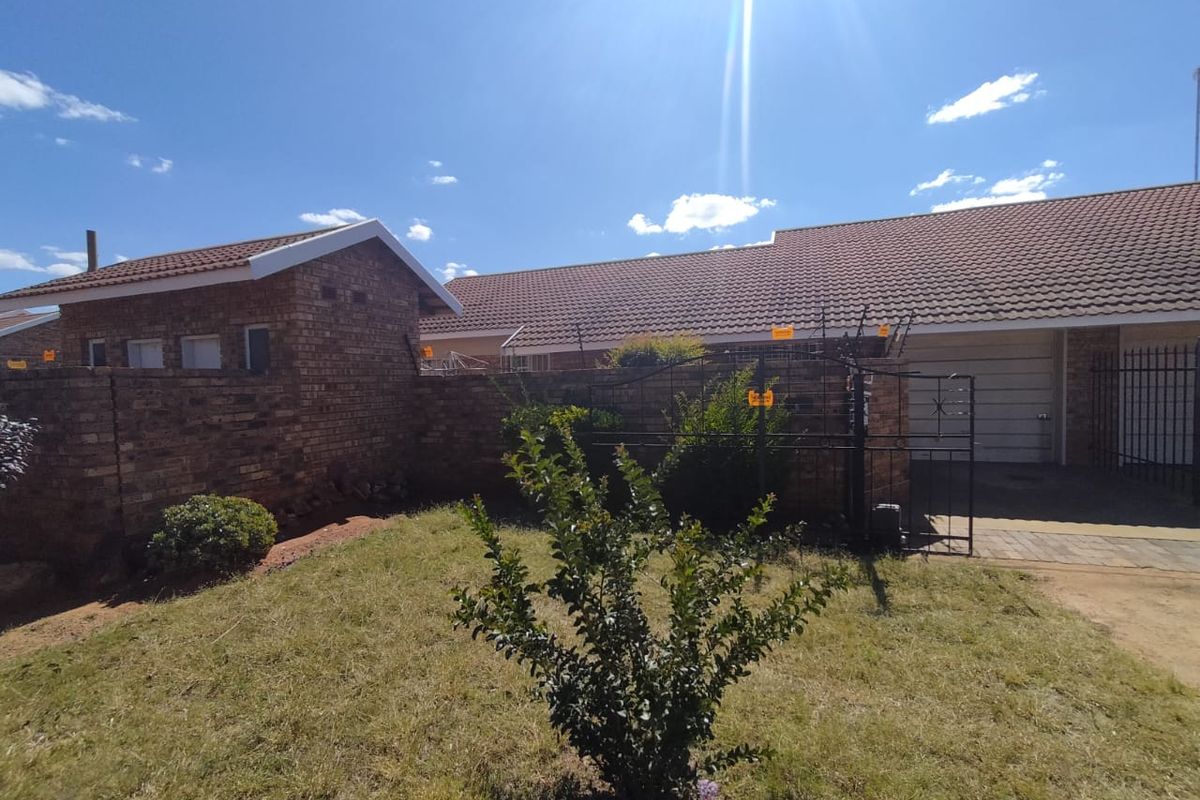 Secure Two Bedroom Townhouse in Stilfontein Ext 4 - Photo 3