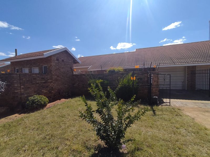 Secure Two Bedroom Townhouse in Stilfontein Ext 4 - Photo 3