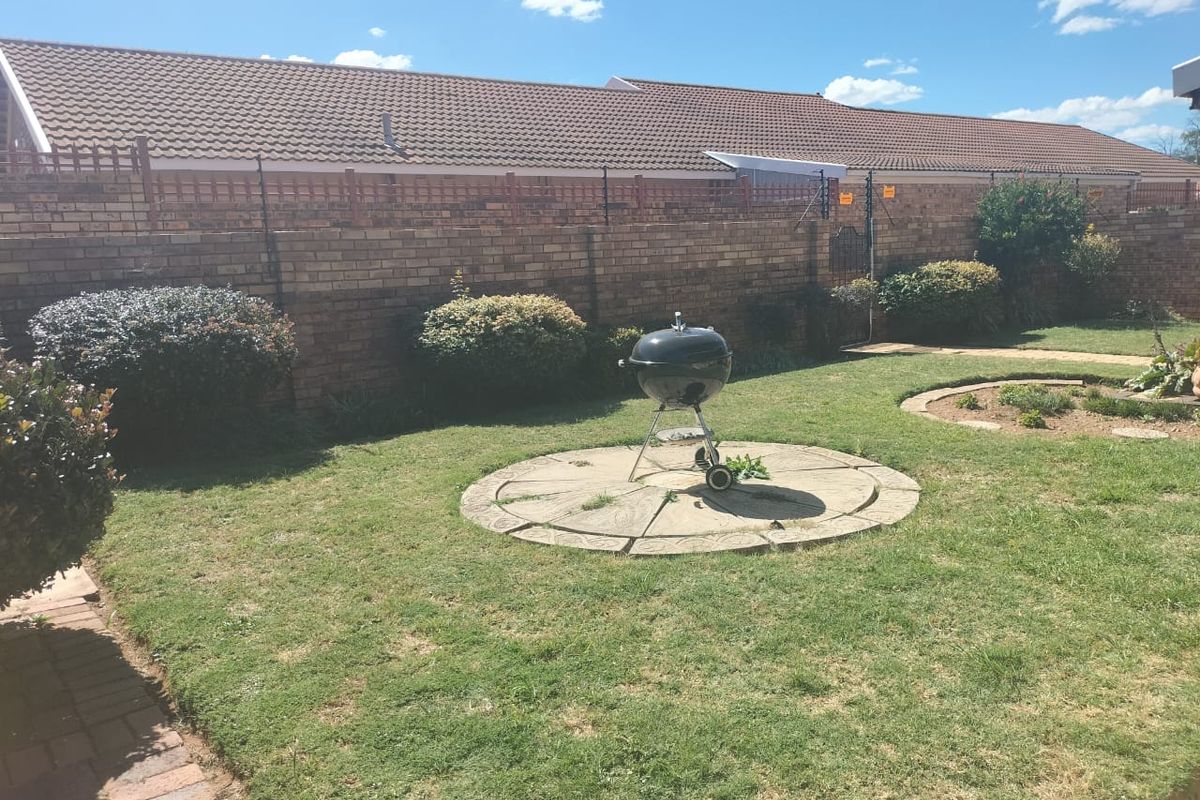 Secure Two Bedroom Townhouse in Stilfontein Ext 4 - Photo 2