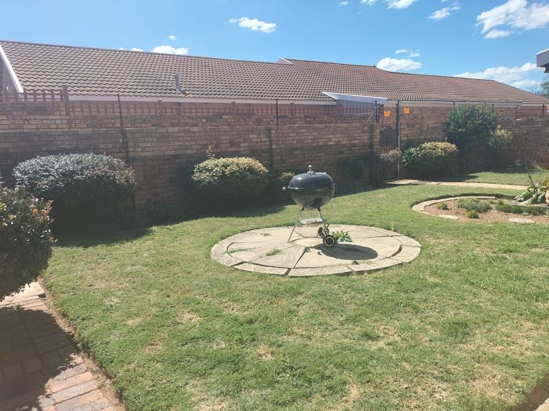 Secure Two Bedroom Townhouse in Stilfontein Ext 4 - Photo 2