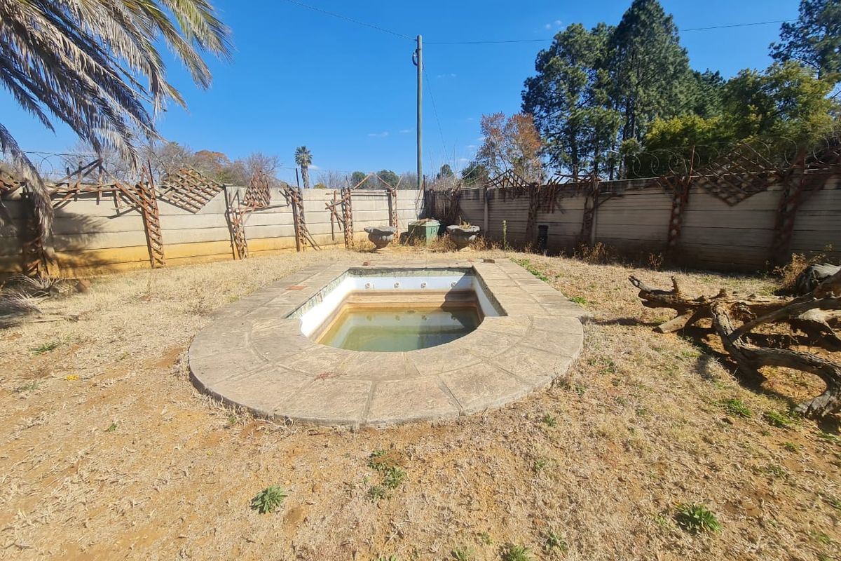 Comfortable and Affordable Three Bedroom Home in Meiringspark Ext 4 - Photo 4