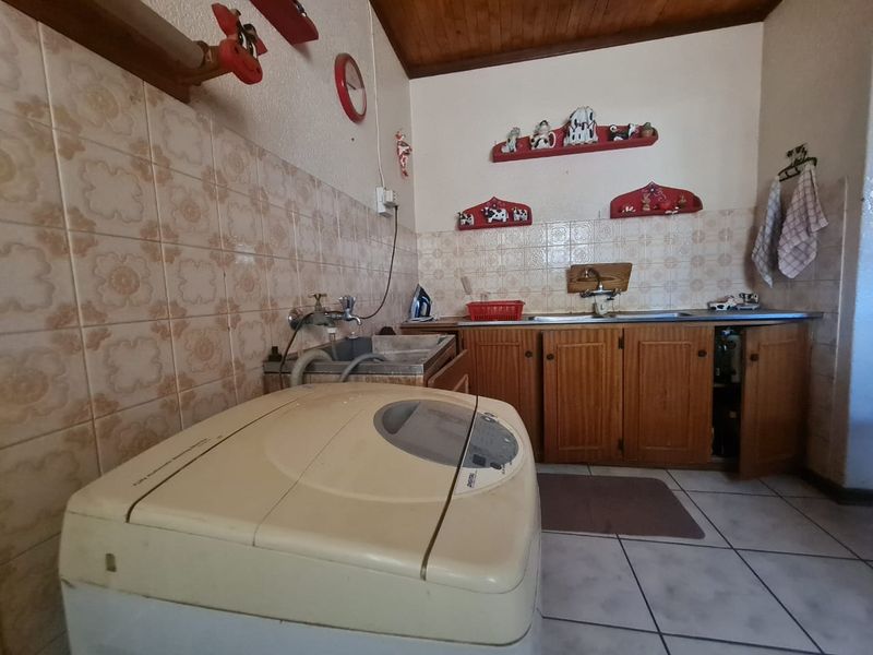 Comfortable and Affordable Three Bedroom Home in Meiringspark Ext 4 - Photo 10