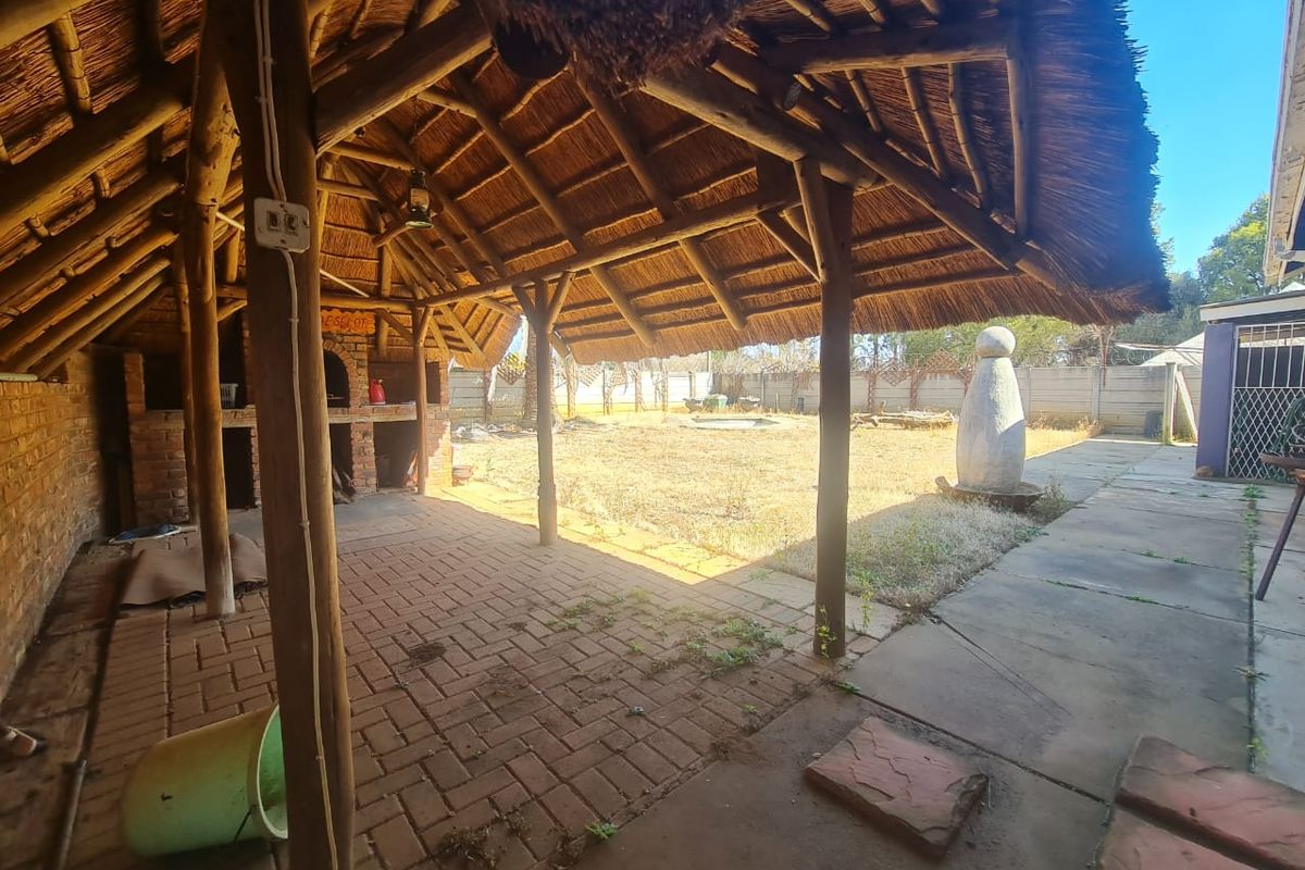 Comfortable and Affordable Three Bedroom Home in Meiringspark Ext 4 - Photo 5