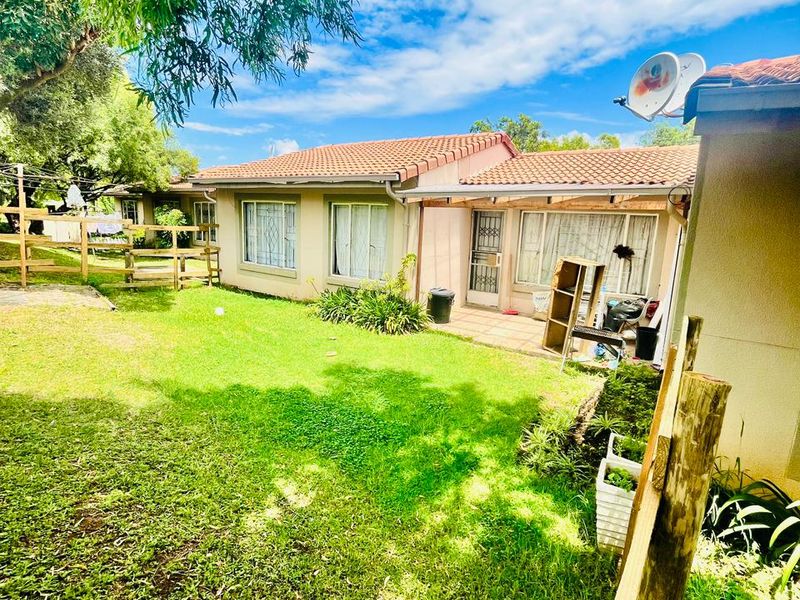 3 Bed 1 bath town house for sale in Country view - Photo 2